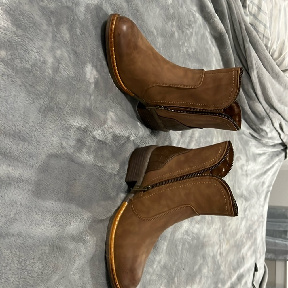 Galveston size 7 brown boots.